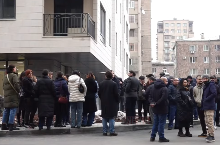 Մենք օդում կախված ենք, գազ չունենք, գրավոր դիմումները մնացել են անպատասխան. «Կոմիտաս պարկի» բնակիչները դժգոհ են կառուցապատողից