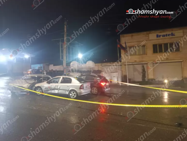 Դավիթ Բեկի փողոցում բախվել է 4 մեքենա, կան տուժածներ