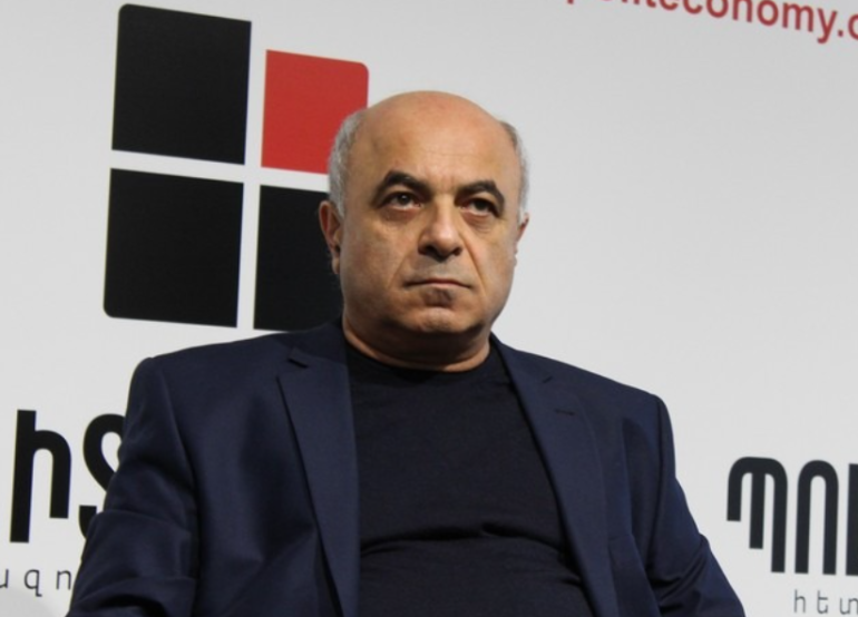 Այս պահին խուզարկություն է ընթանում քաղաքագետ, «Մայր Հայաստան»-ի անդամ Երվանդ Բոզոյանի բնակարանում․ Մանուկ Սուքիասյան Այս պահին խուզարկություն է ընթանում քաղաքագետ, «Մայր Հայաստան»-ի անդամ Երվանդ Բոզոյանի բնակարանում․ Մանուկ Սուքիասյան