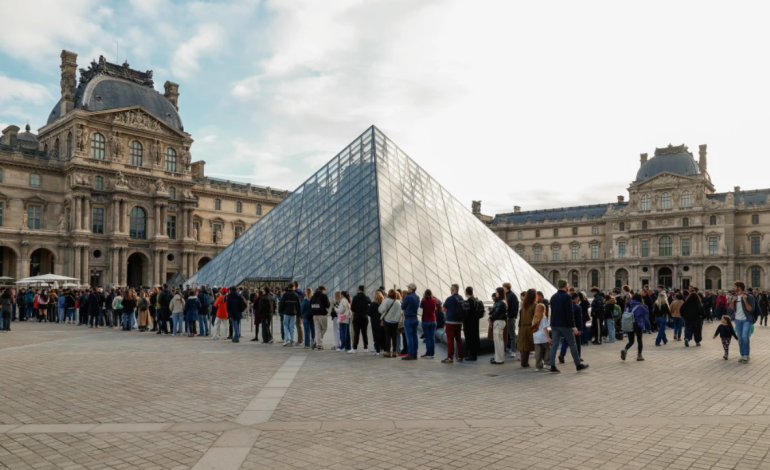Hundreds of works in the Louvre damaged by flooding