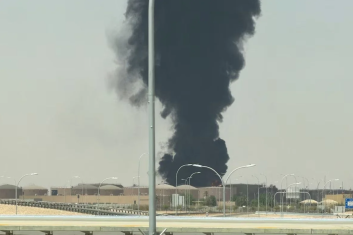 Houthis attack Aden airport as fighting intensifies in Yemen