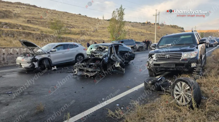«Չայնիի» ոլորաններում բшխվել են 4 մեքենա․ 4 վիրավnրներից մեկն անչափահաս է «Չայնիի» ոլորաններում բшխվել են 4 մեքենա․ 4 վիրավnրներից մեկն անչափահաս է