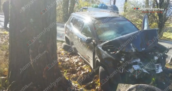 Սարատովկա գյուղի տարածքում 75-ամյա վարորդը «Jeep Compass»-ով դուրս է եկել ճանապարհի երթևեկելի գոտուց, բшխվել բետոնե հենասյանը. կան վիրավnրներ