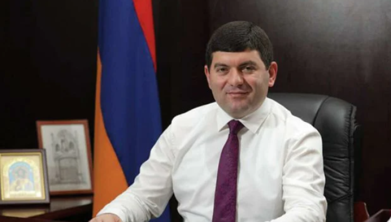 «Պատիվ ունեմ» խմբակցությունը վարչապետի թեկնածու է առաջադրում Դավիթ Համբարձումյանին «Պատիվ ունեմ» խմբակցությունը վարչապետի թեկնածու է առաջադրում Դավիթ Համբարձումյանին