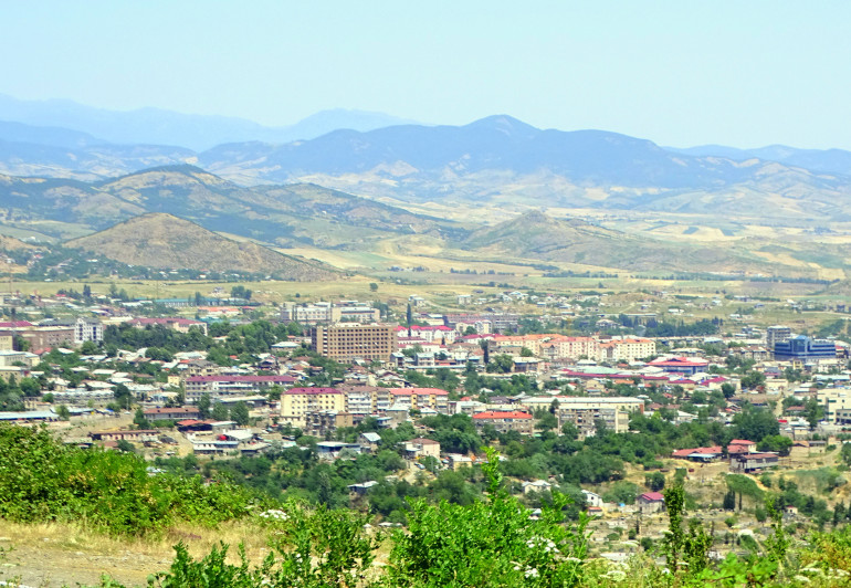 Օկուպացված Ստեփանակերտում հայ տղամարդը զինված մոտեցել է միջացառման անցկացման վայրին․ պատասխան կրակից նա վիրավորվել է