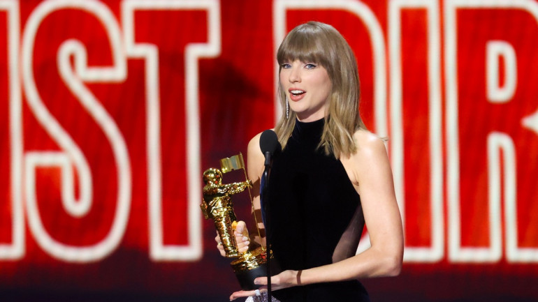Тейлор Свифт стала самым титулованным артистом в истории MTV VMA