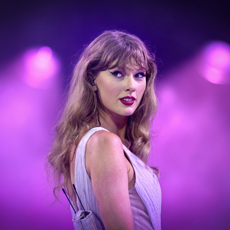 Taylor Swift becomes second-youngest ever named to Songwriters Hall of Fame
