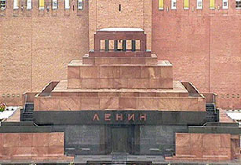 Депутат Госдумы предложил сегодня захоронить тело Ленина