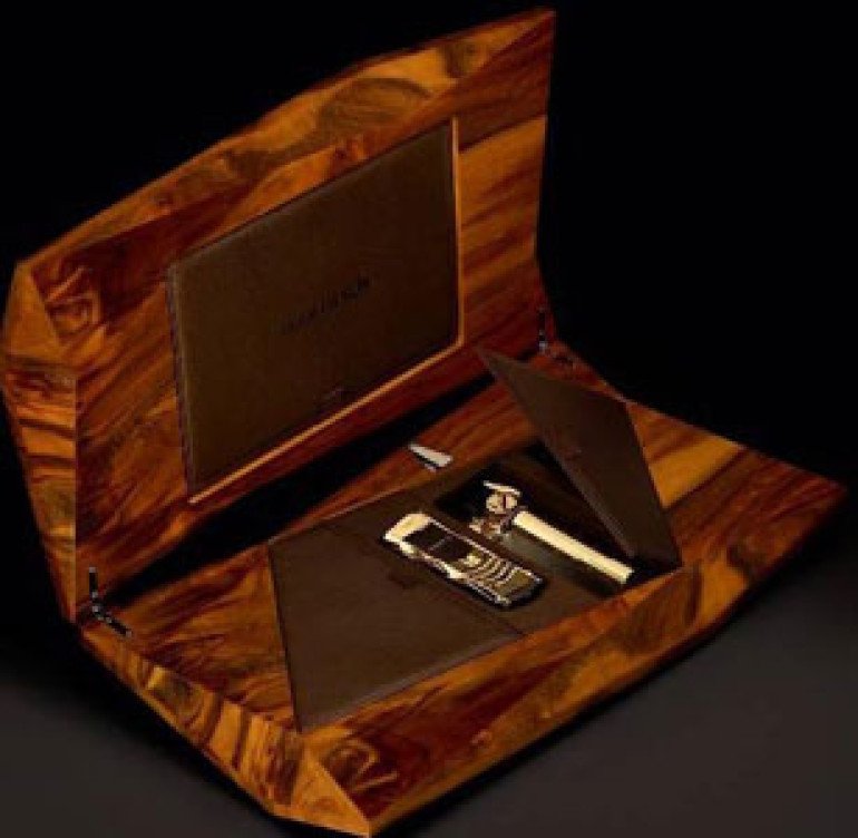 Vertu выпускает золотой телефон совместно с Boucheron