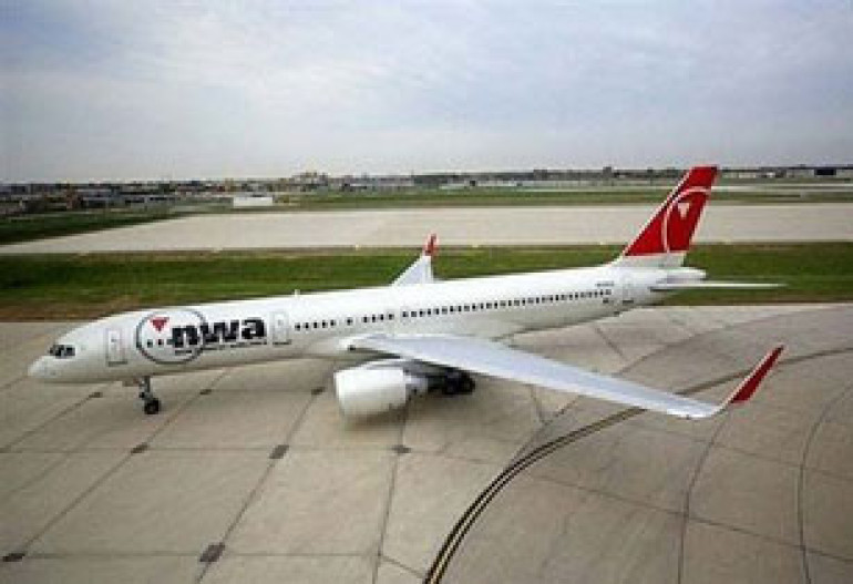 В турбулентности самолета Northwest Airlines пострадали 9 человек