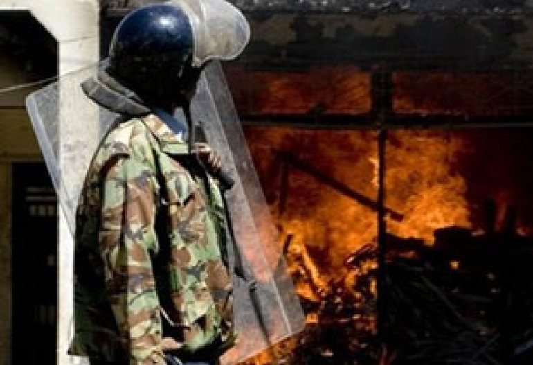 Десятки пропавших без вести при пожаре в Кении 