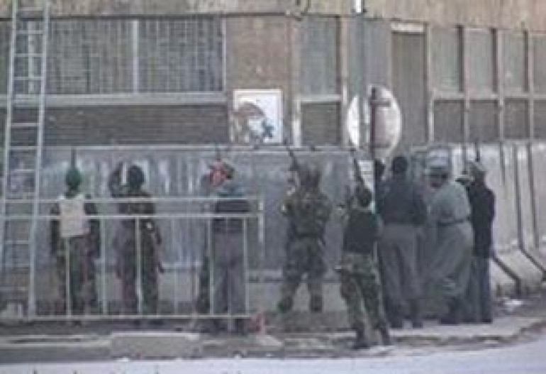 В Кабуле правительственных здания подверглись нападениям боевиков