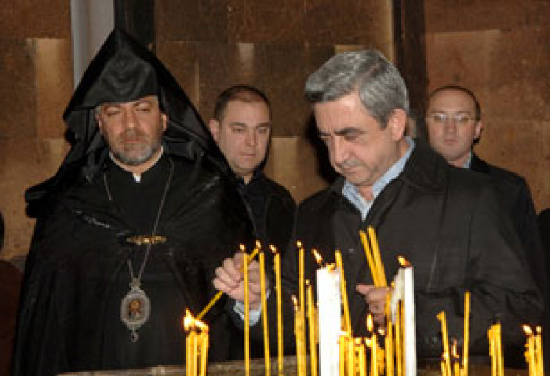 Серж Саргсян почтил памать жертв мартовских событий