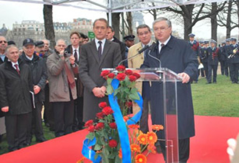 В центре Парижа открыли Ереванский парк