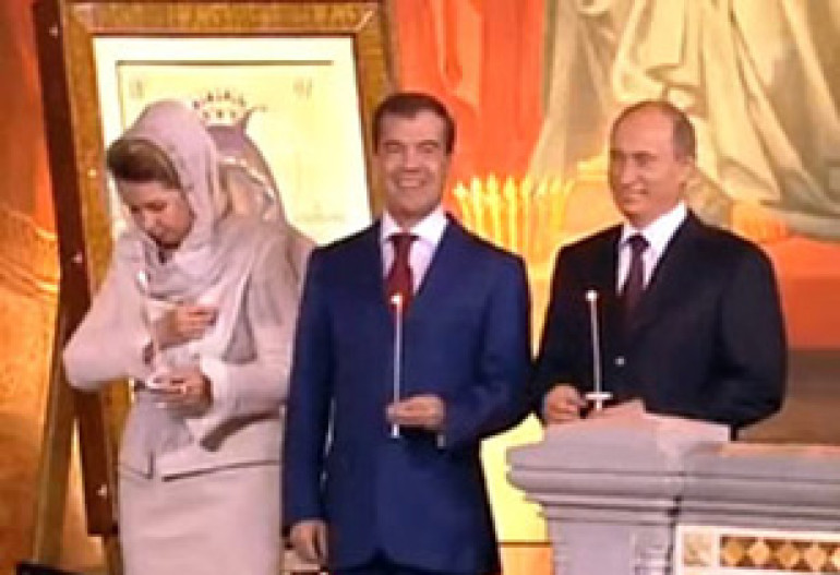 Российские комментаторы продолжают называть Путина президентом