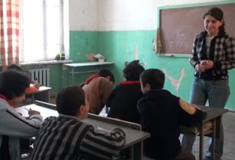 Некоторые старшеклассники армянских детдомов не знают букв. Волонтеры пытаются что-то менять