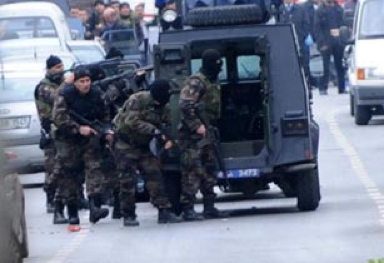 В результате перестрелки в Стамбуле погибло трое человек