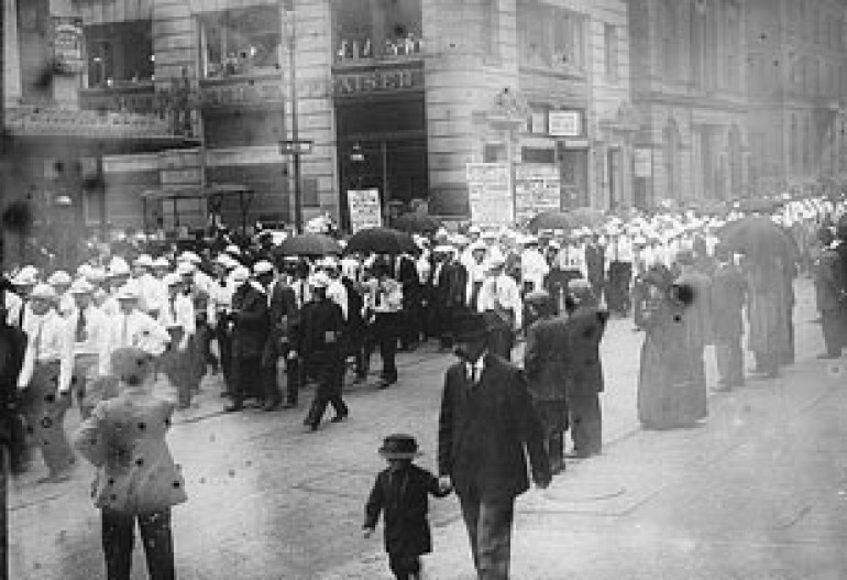 Полиция стреляла в демонстрантов. История 1 мая
