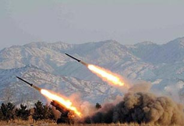 Корея выпустила две ракеты по американским самолетам