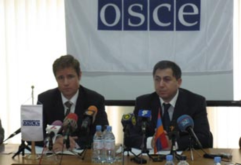 Омбудсмен слегка покритиковал армейский беспредел в Армении