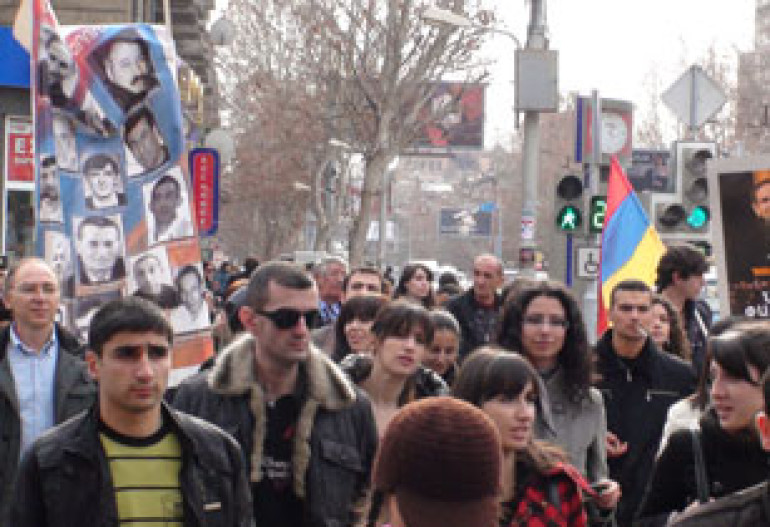 Армянская молодежь проинформировала о предстоящем митинге оппозиции