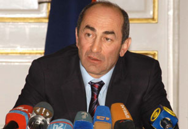 Robert Kocharian Met with Jacques Chirac in Paris