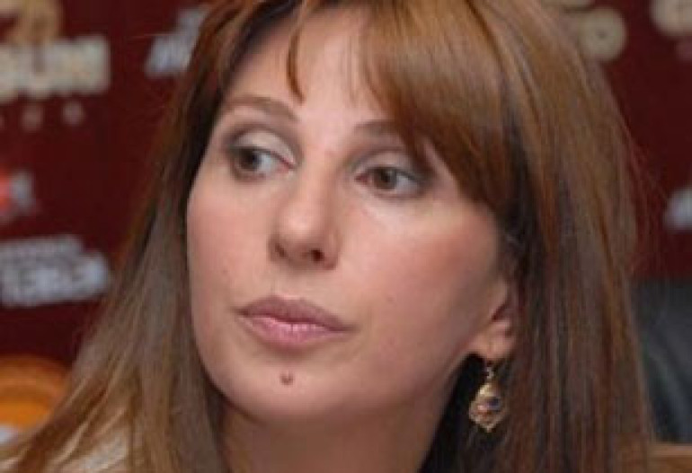 Судебное слушание по иску Постанджян затягивается на неопределенное время
