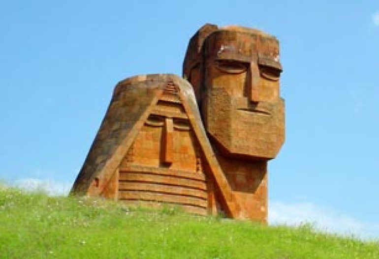 Мировое сообщество приветствовало распад СССР, но не может признать независимости Карабаха