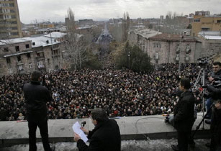 Митинг армянской оппозиции уже стартовал