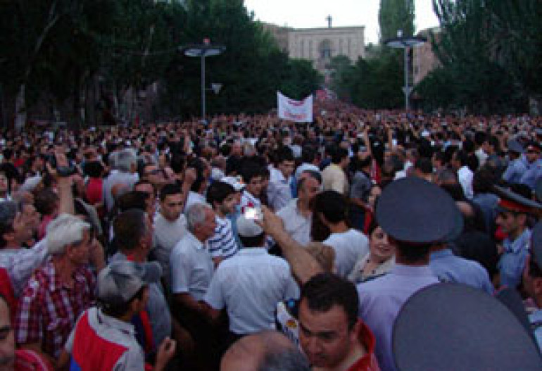 Участники съезда FIDH присоединились к армянским оппозиционерам на митинге