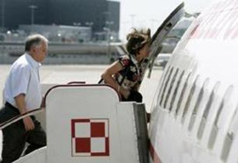 Polish President Kaczynski and His Wife in Plane Crash: At Least 87 Feared Dead 