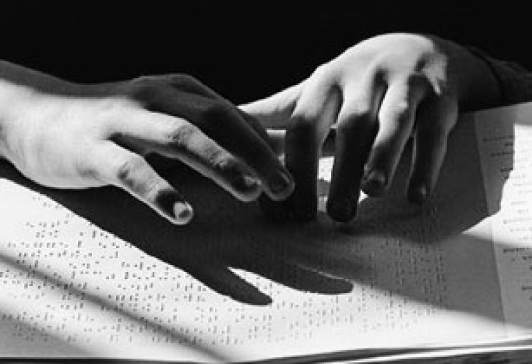 Канадская художница выпустила порнографическую книгу для слепых