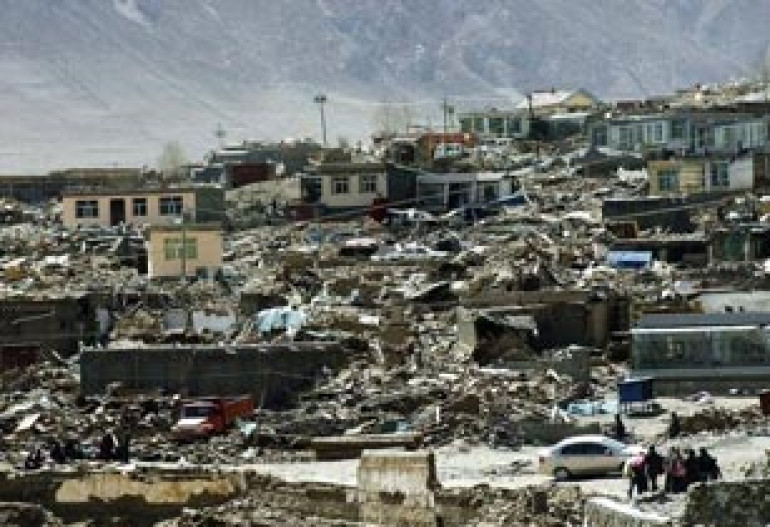Число жертв землетрясения в Китае превысило 600 человек