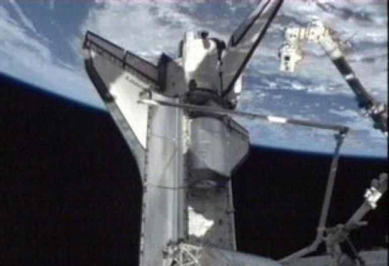 Space Shuttle May Face Rain Delay