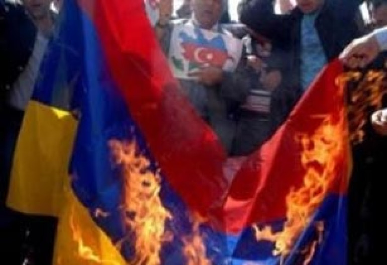 Turkish Nationalists Burnt Armenian Flag in Istanbul 