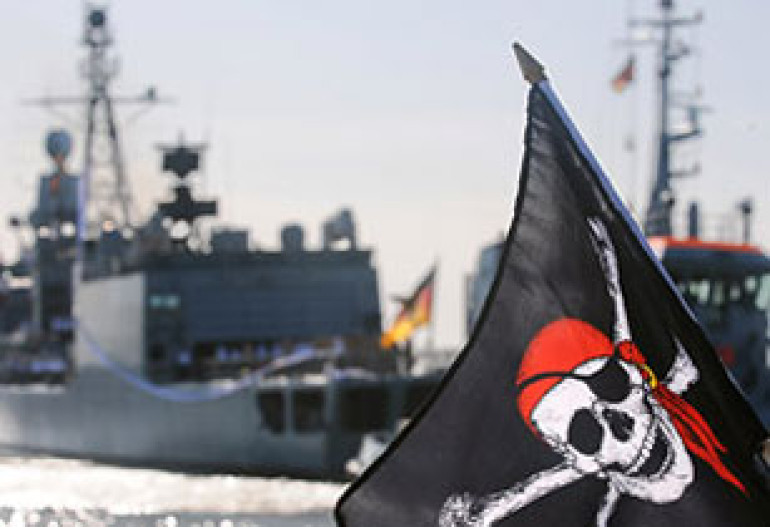 Корабль ВМС РФ освободил экипаж танкера «Московский университет»