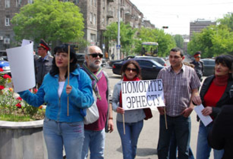 Armenian Bloggers Demand Ernest Vardanyan's Release