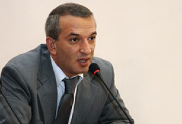 Government to Ease Conditions of Flats for Young Families: Karamyan 