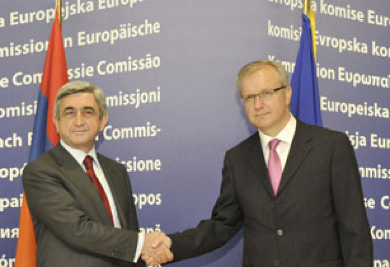 Sargsyan Discussed With Rehn Economic Integration of Armenia  
