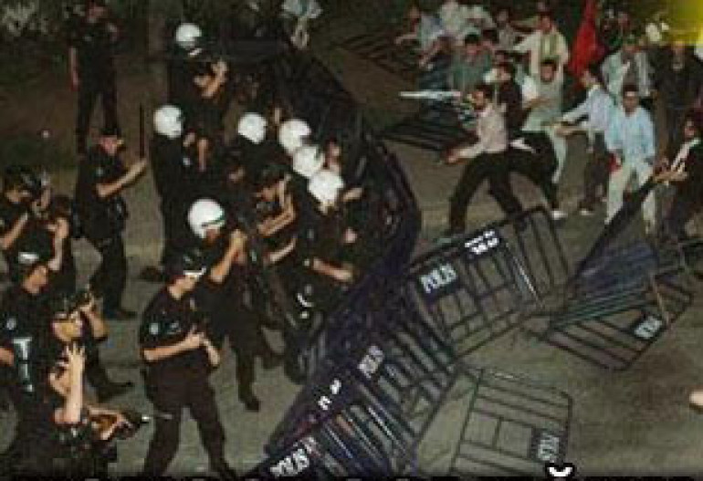 Protesters Stormed Israeli Consulate in Istanbul 