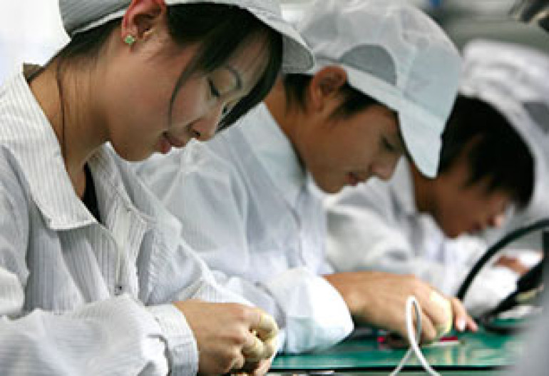 Apple Boss Defends Conditions at iPhone Factory