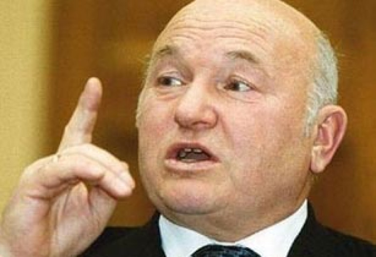 Янукович снял с Лужкова статут персоны нон грата