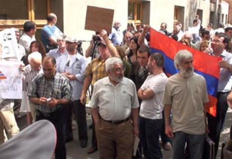Armenia Ends There, Where Armenian is Not Spoken: Khzmalyan 