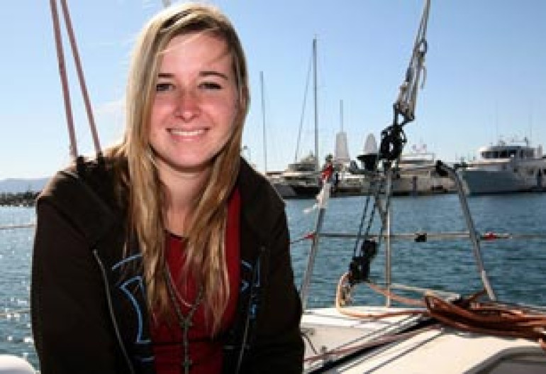 Rescuers Search for U.S. Teen Sailor Sunderland in Indian Ocean