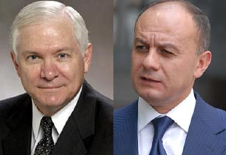 Сейран Оганян имел короткую беседу с Робертом Гейтсом