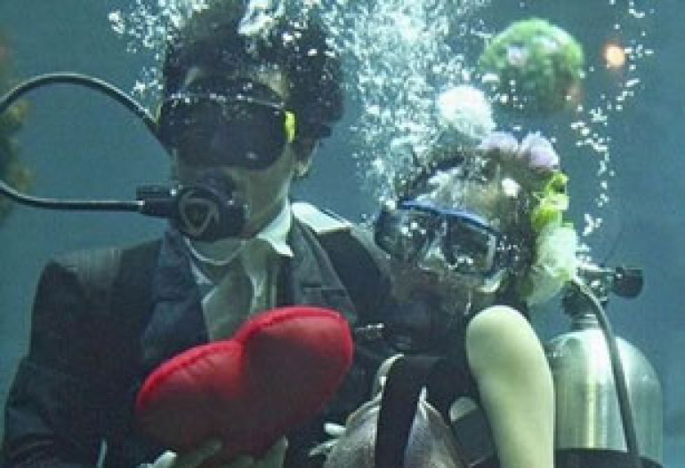 В Италии была организована подводная свадьба