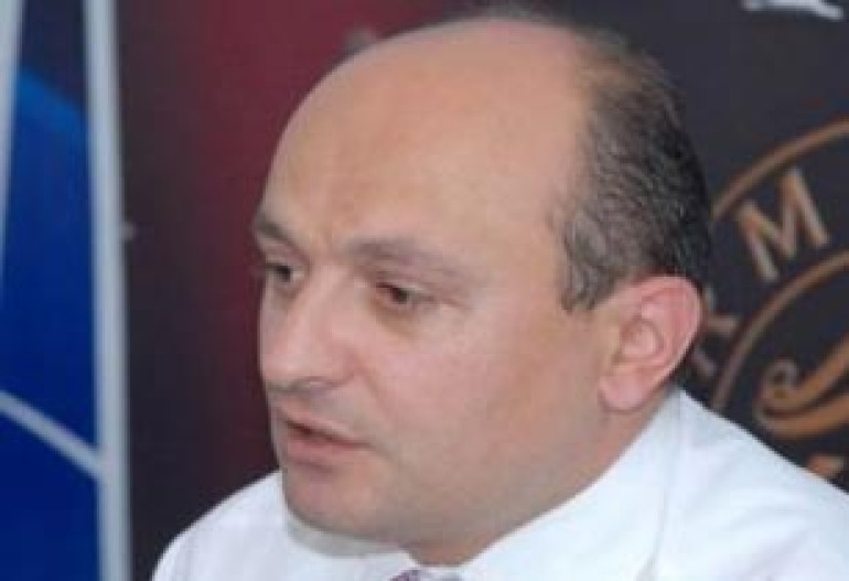 «Бесхребетное» поведение международного сообщества подталкивает Азербайджан к войне - Сафарян