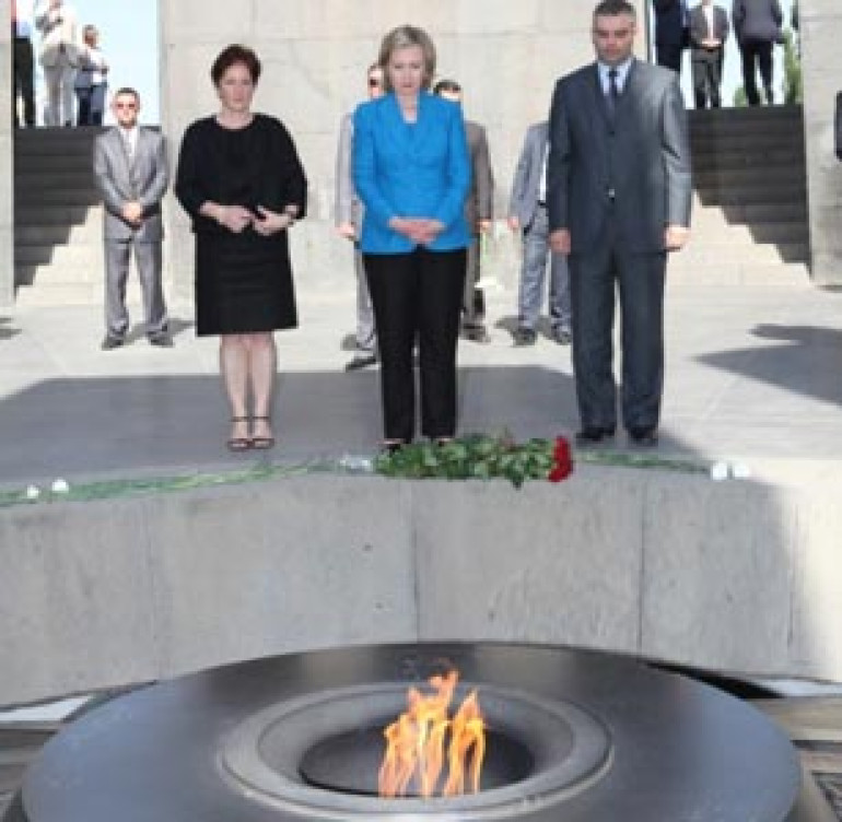 Hilary Clinton visited Tsitsernakaberd memorial complex