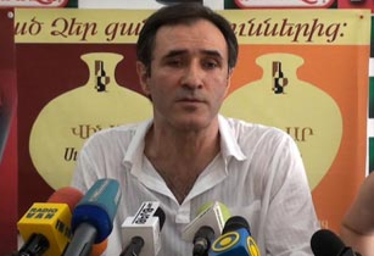 Vardan Petrosyan dreams of having a wide like Hillary Clinton 
