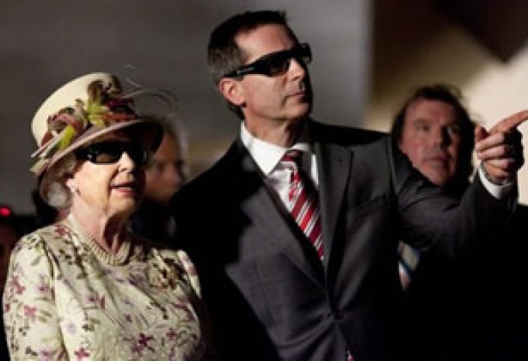 Queen 3D: monarch goes high-tech 